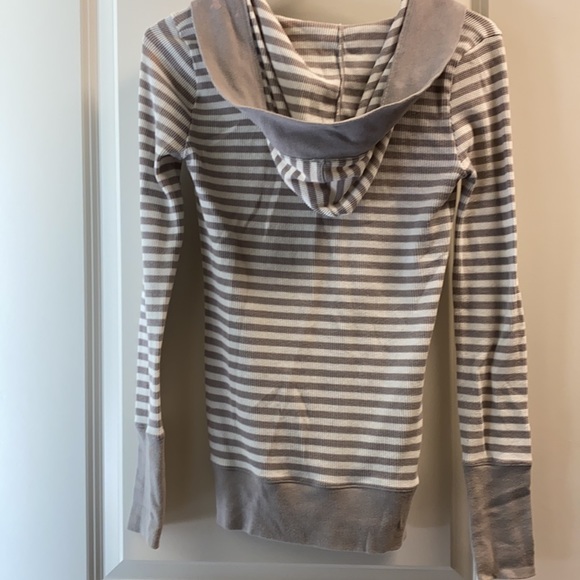 Shirt size small - Picture 3 of 3